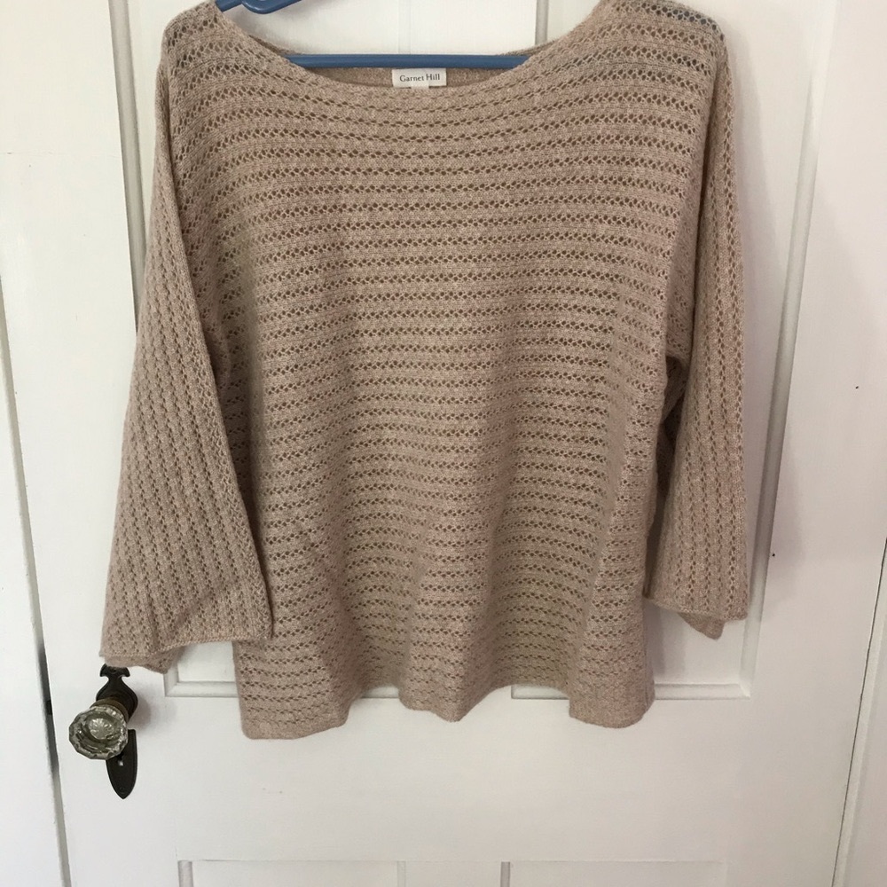 Stylish 100% cashmere sweater worn 1 time